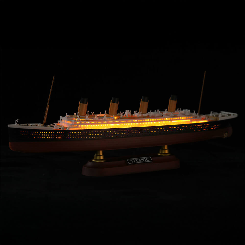 The RMS Titanic 1:700 Scale - Construction Set