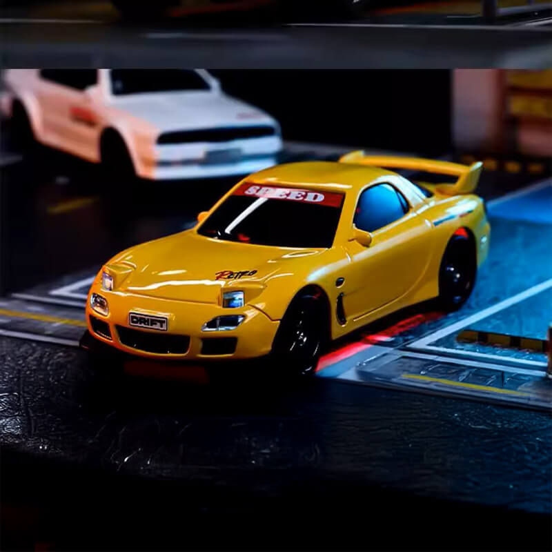 Drifting Mazda RX 7