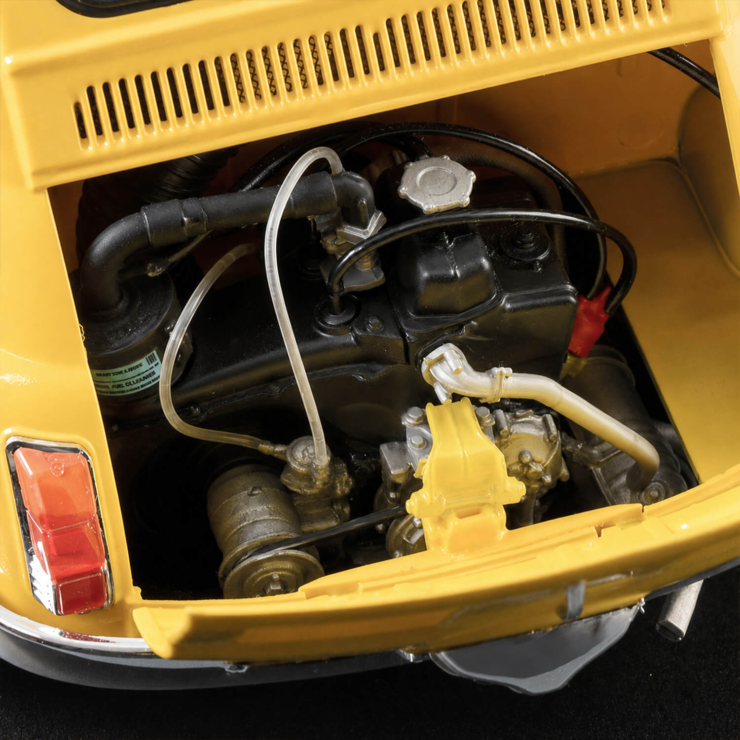 The Officially Licensed 1965 Fiat 500 1:12 Scale - Construction Set