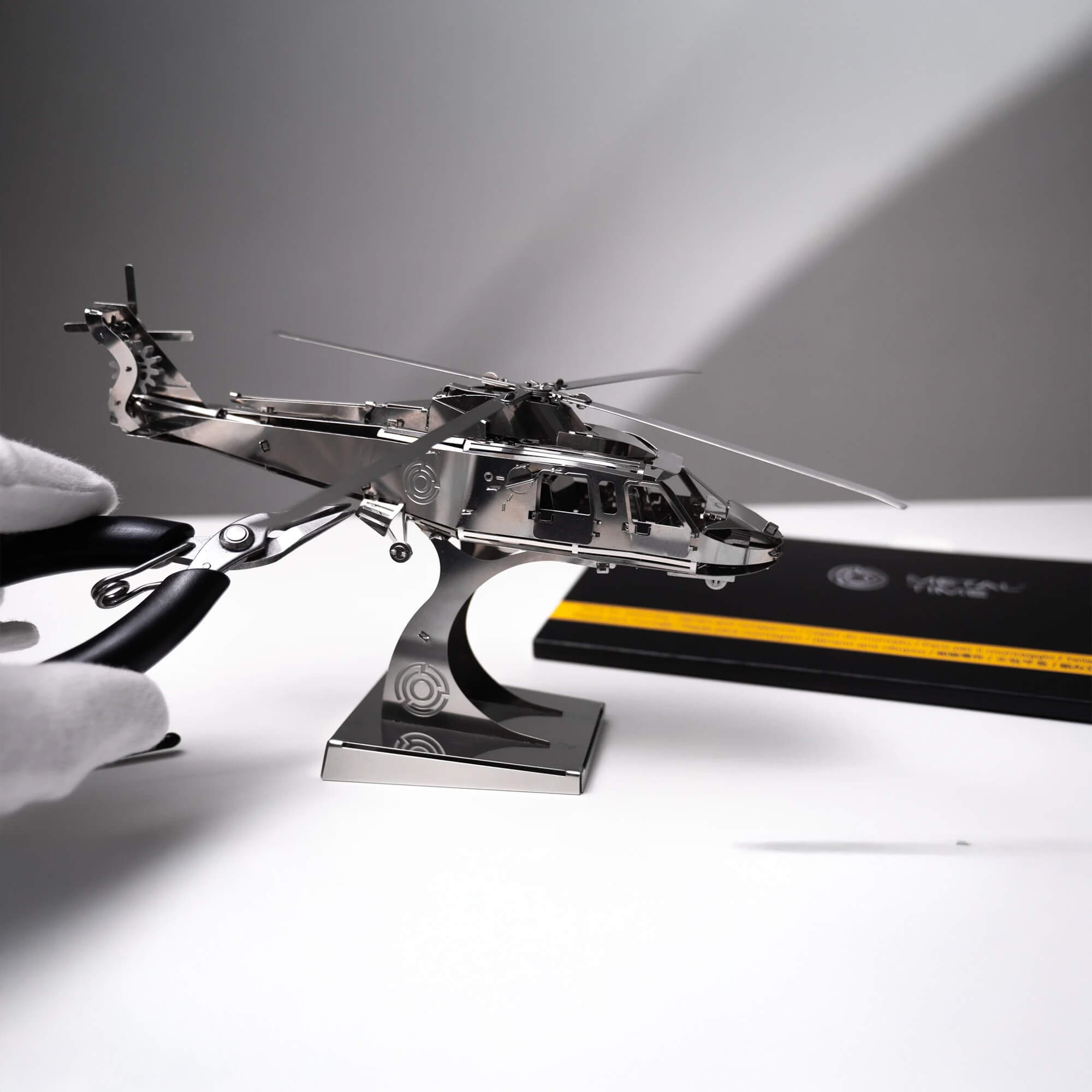 Military Helicopter - Metal Construction Set