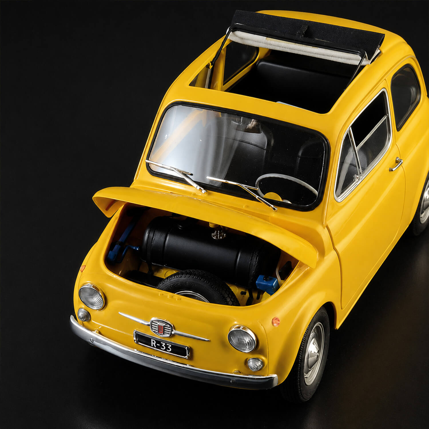 The Officially Licensed 1965 Fiat 500 1:12 Scale - Construction Set