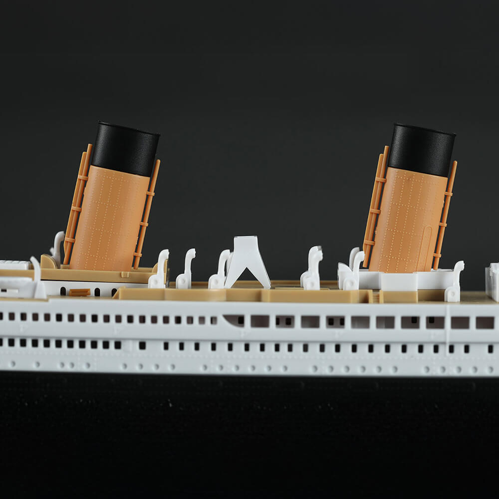 The RMS Titanic 1:700 Scale - Construction Set