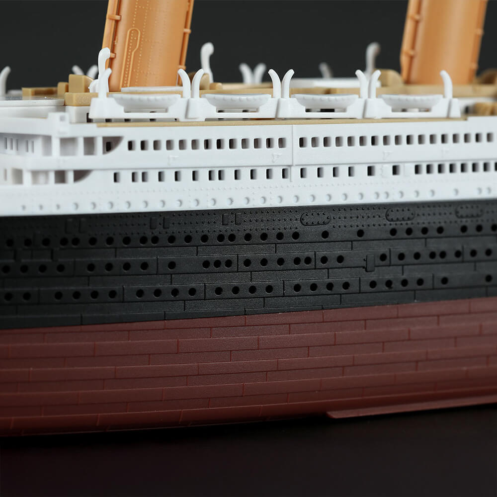 The RMS Titanic 1:700 Scale - Construction Set