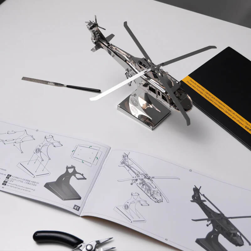 Military Helicopter - Metal Construction Set