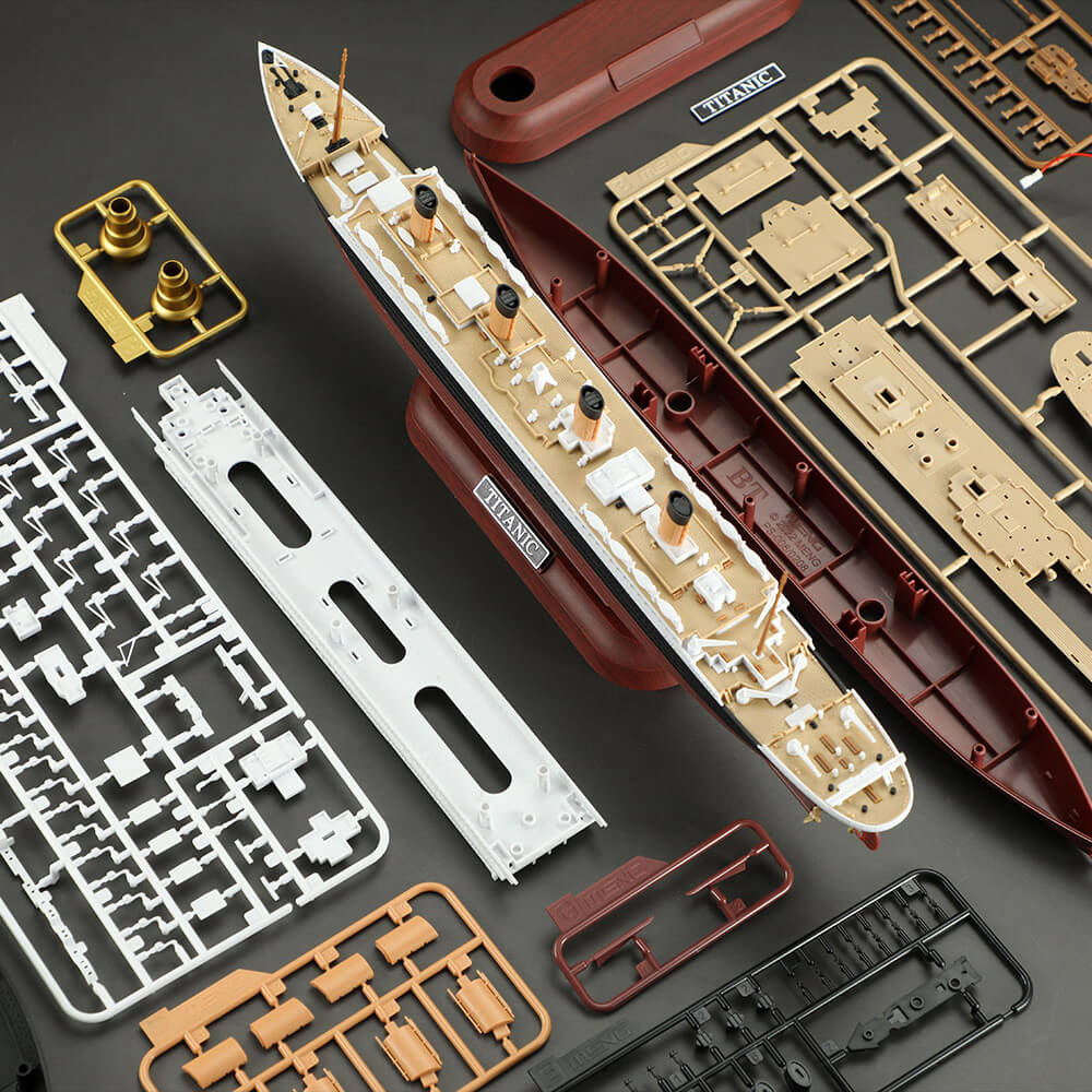 The RMS Titanic 1:700 Scale - Construction Set