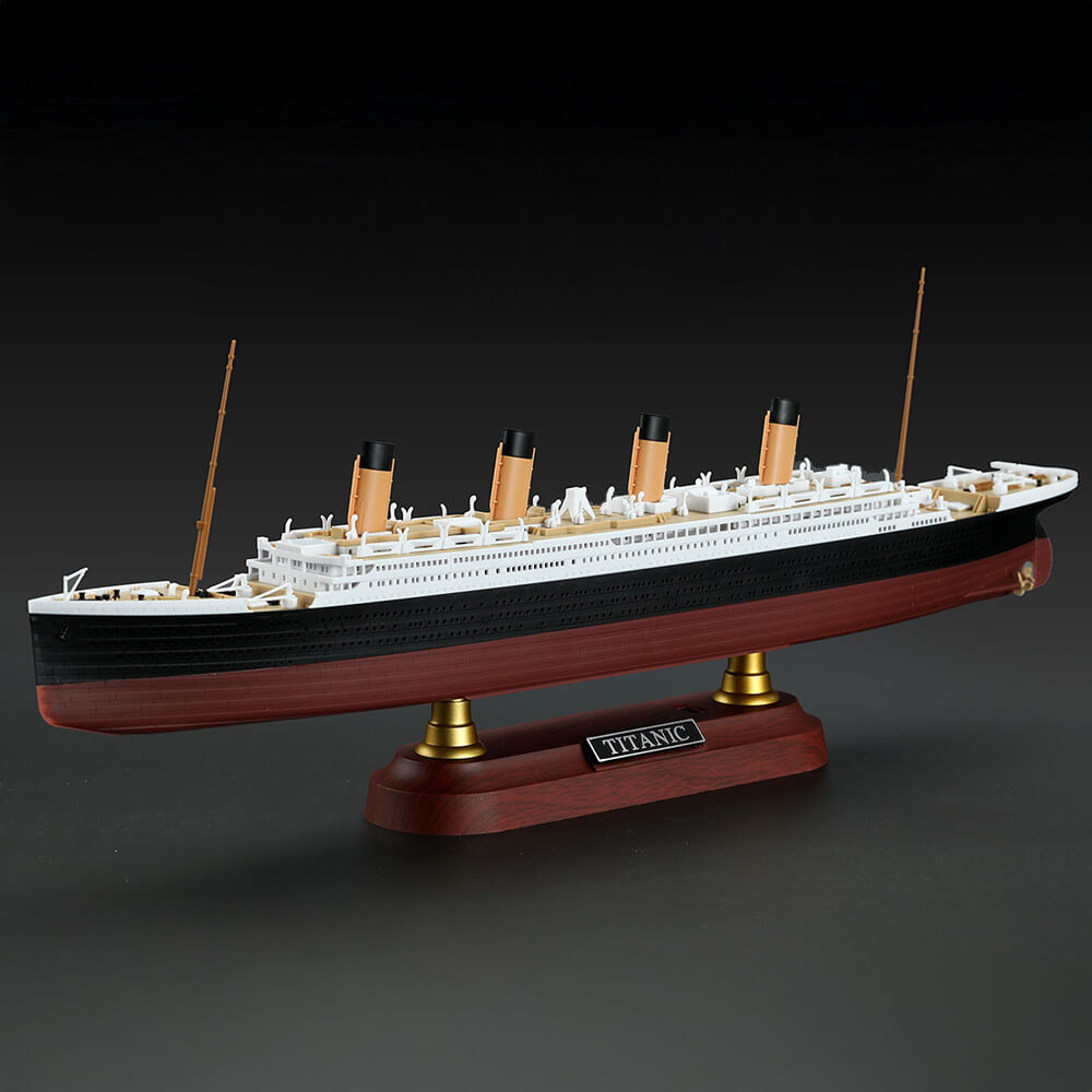 The RMS Titanic 1:700 Scale - Construction Set