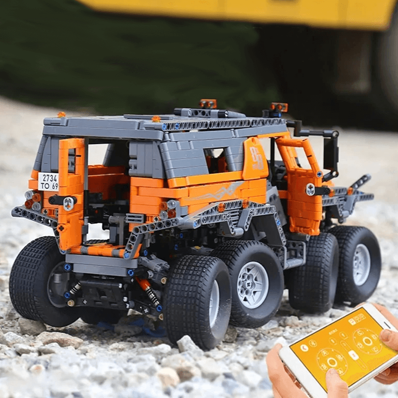 Remote Controlled 8 Wheel Drive Truck 2959pcs