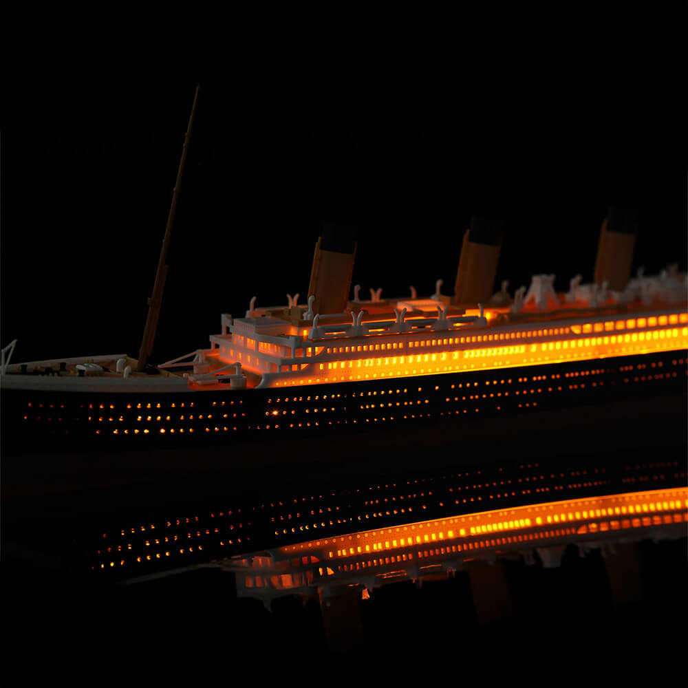 The RMS Titanic 1:700 Scale - Construction Set