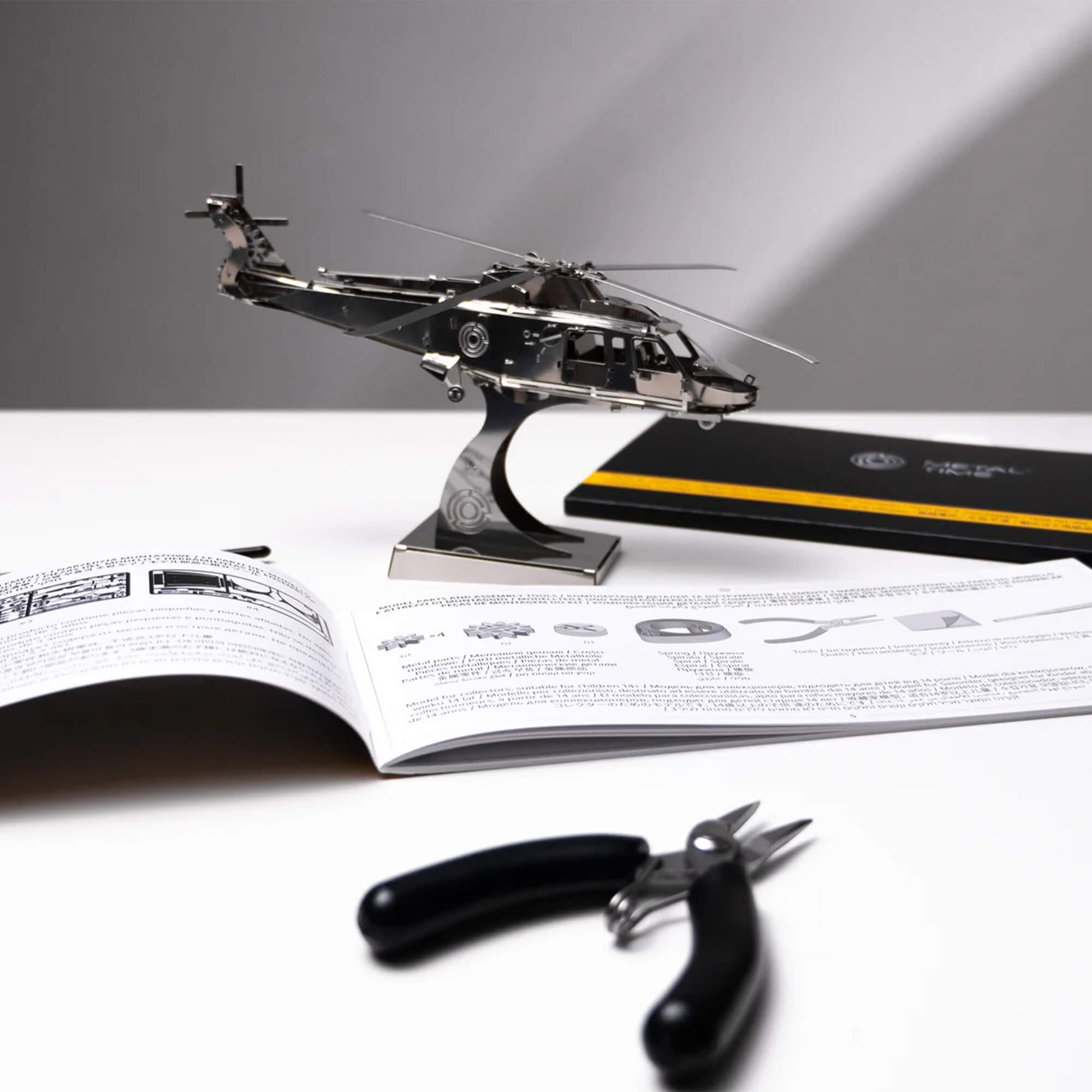 Military Helicopter - Metal Construction Set