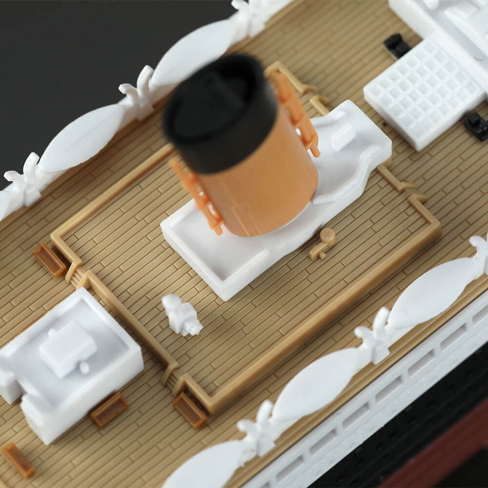 The RMS Titanic 1:700 Scale - Construction Set