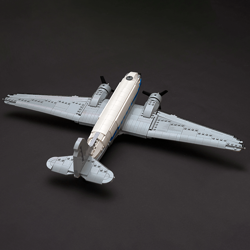 Douglas DC-3 893pcs