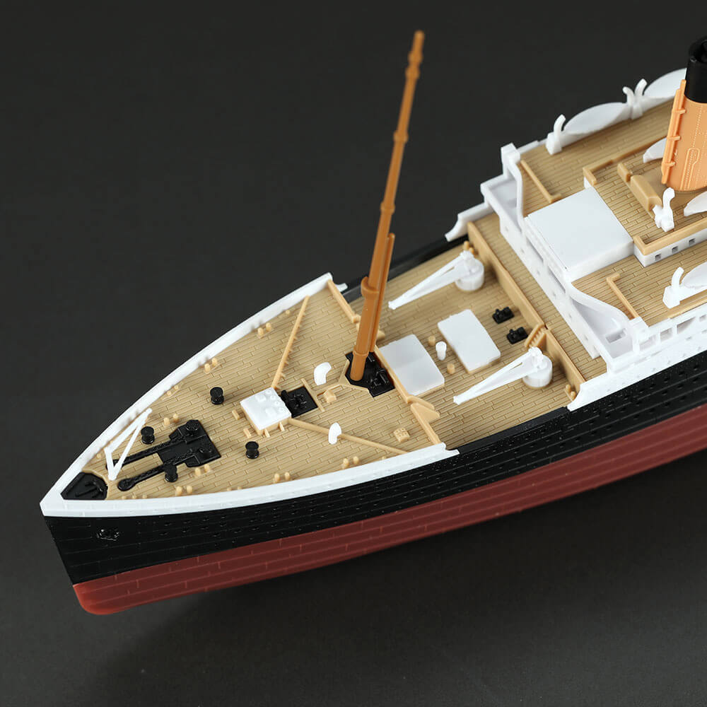 The RMS Titanic 1:700 Scale - Construction Set