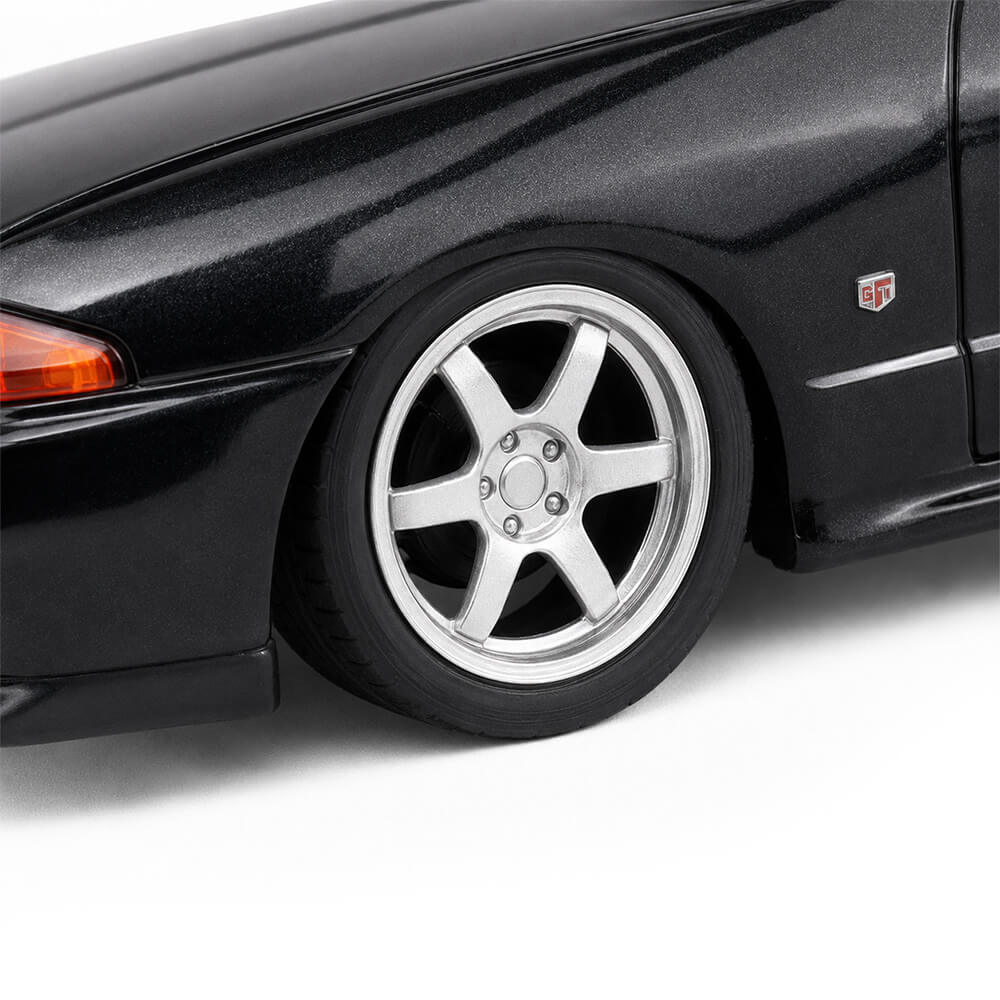 Tuned Nissan Skyline GT-R R32 1:32 Scale - Construction Set