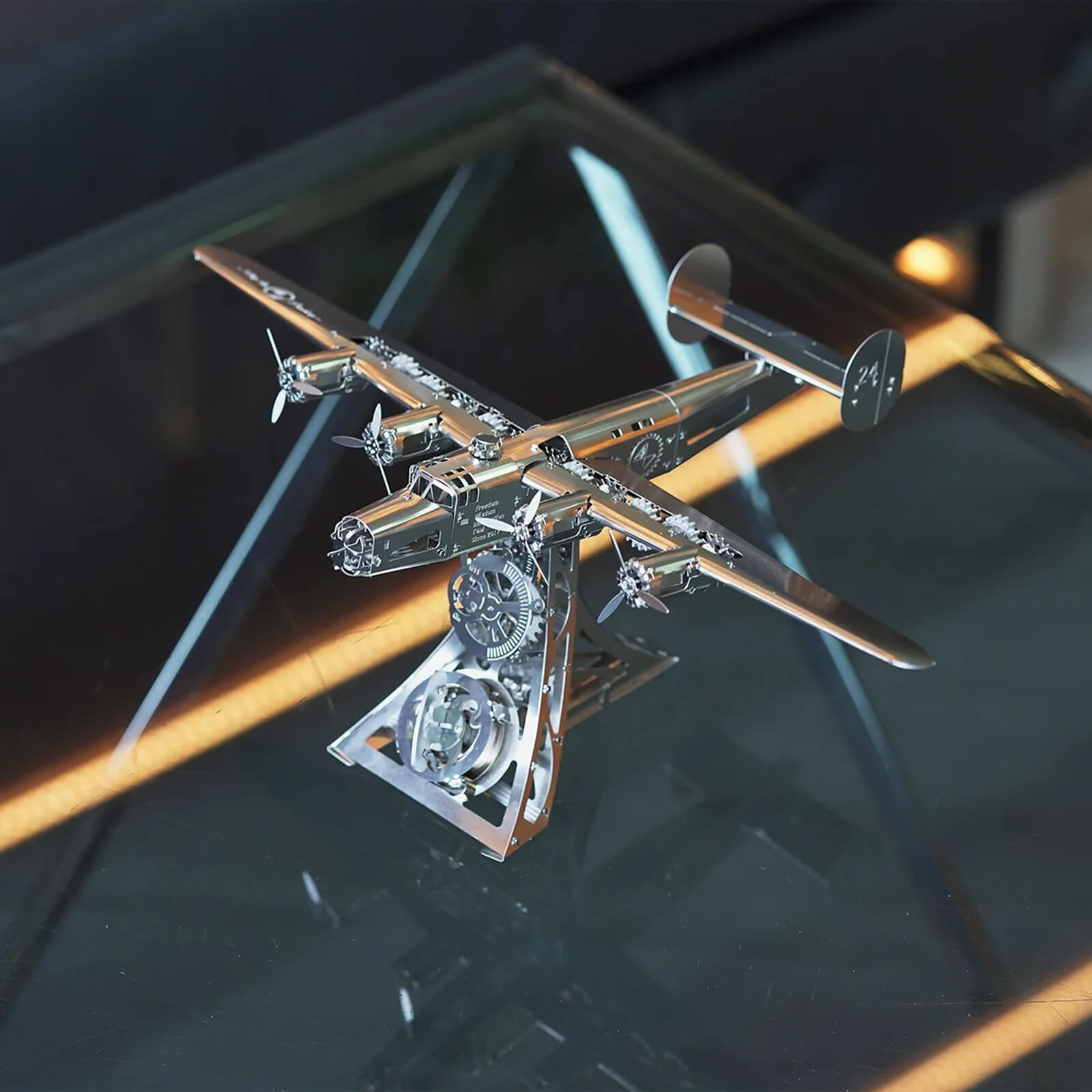 The Consolidated B-24 Liberator - Metal Construction Set