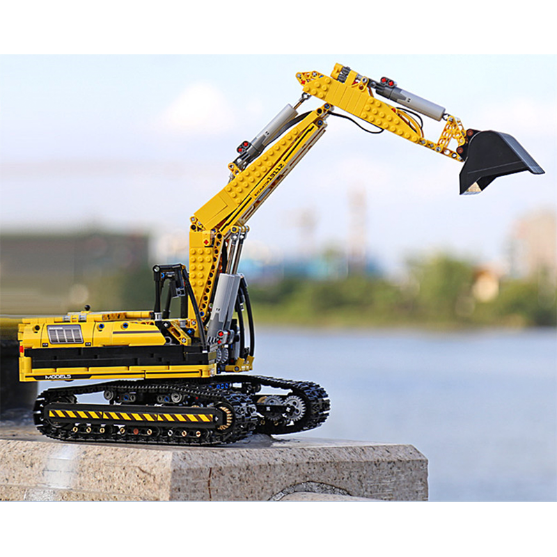 Remote Controlled Digger 1829pcs