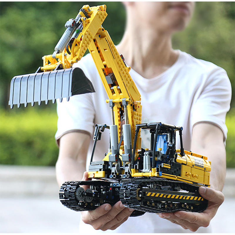 Remote Controlled Digger 1829pcs