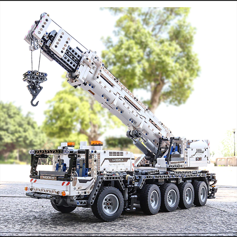 Remote Controlled Crane 2818pcs