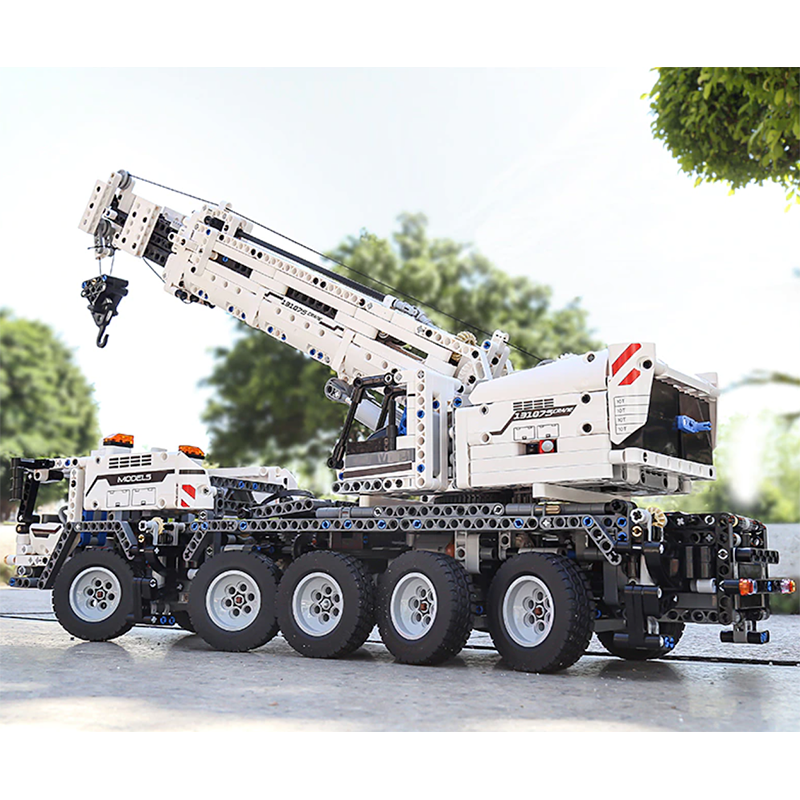 Remote Controlled Crane 2818pcs